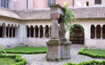 Le cloître des chanoines de Saint Pierre le Jeune